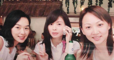 同框郁方、王靜瑩!何如芸10年前舊照出土 絕美嫩樣網驚呆:也太美