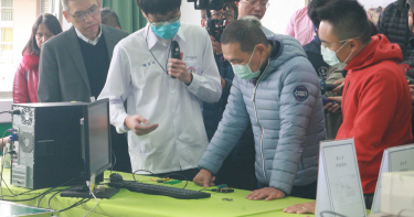 學校自製額溫槍準確度高 侯友宜讚自立自強