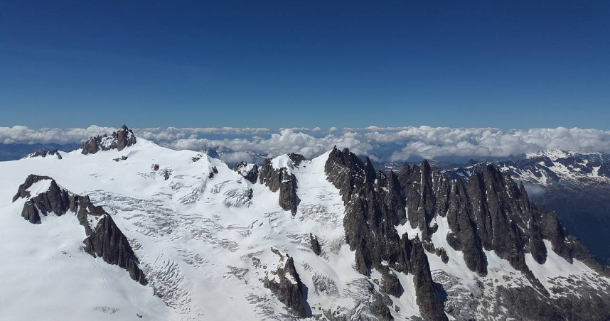 3名滑雪客不幸被突如其來的雪崩捲走。（示意圖／翻攝自pixabay）