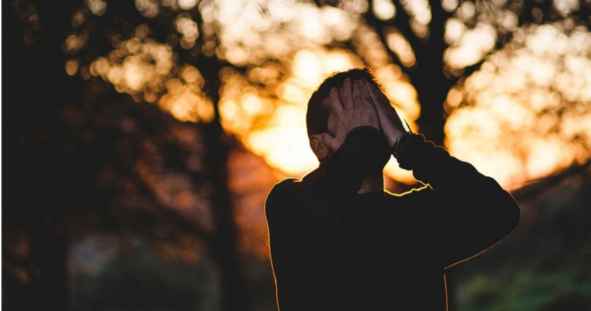 人夫痛訴，老婆一而再、再而三的外遇，最後自己忍無可忍開告，沒想到老婆居然還幫小王付律師費，讓他相當心寒。（示意圖／PIXABAY）