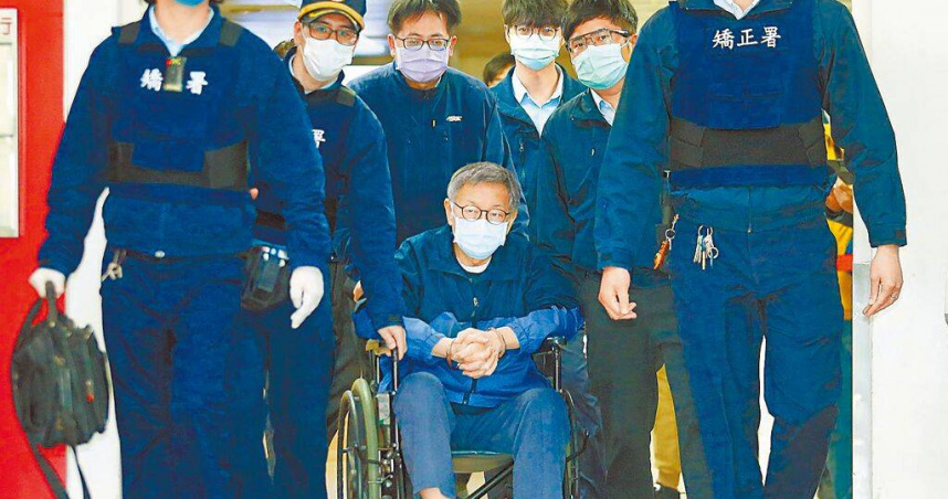 民眾黨前主席柯文哲（中）17日將再度出庭。（圖／報系資料照）