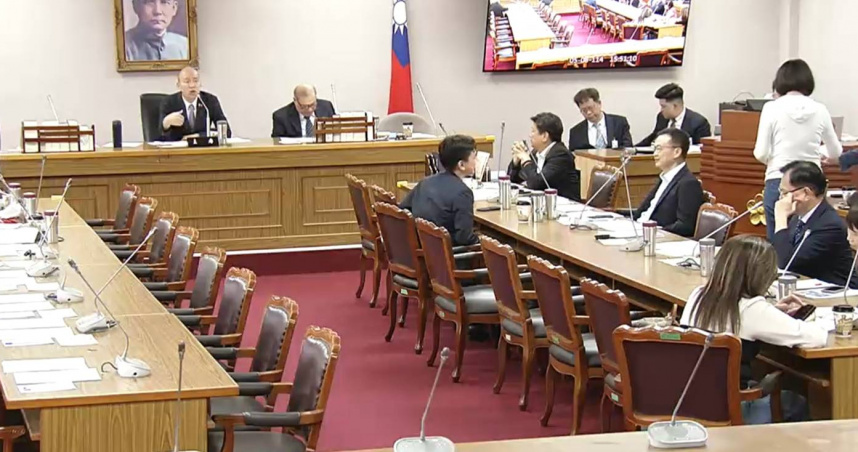 立院朝野協商，柯建銘與韓國瑜再度交鋒，韓國瑜酸柯建銘就像生病不吃藥（圖／翻攝國會頻道）