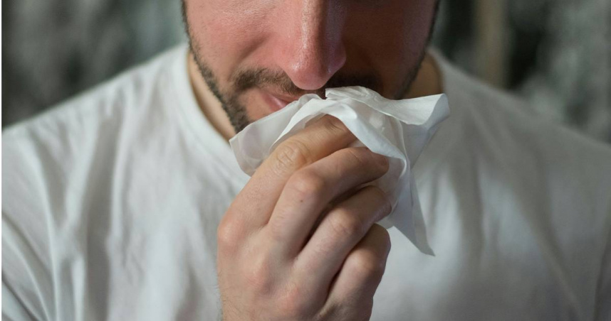 一名男子鼻塞、輕微流鼻血、淋巴腫大拖了半年，竟診斷出鼻咽癌。（示意圖／翻攝自unsplash）