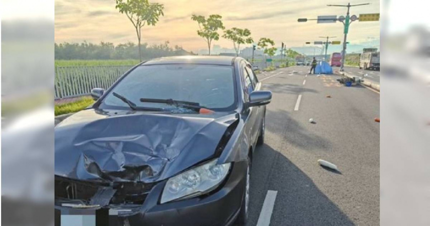 蔡婦騎機車不慎與轎車碰撞，導致他人車噴飛重傷，緊急送醫後仍宣告不治。（圖／翻攝畫面）
