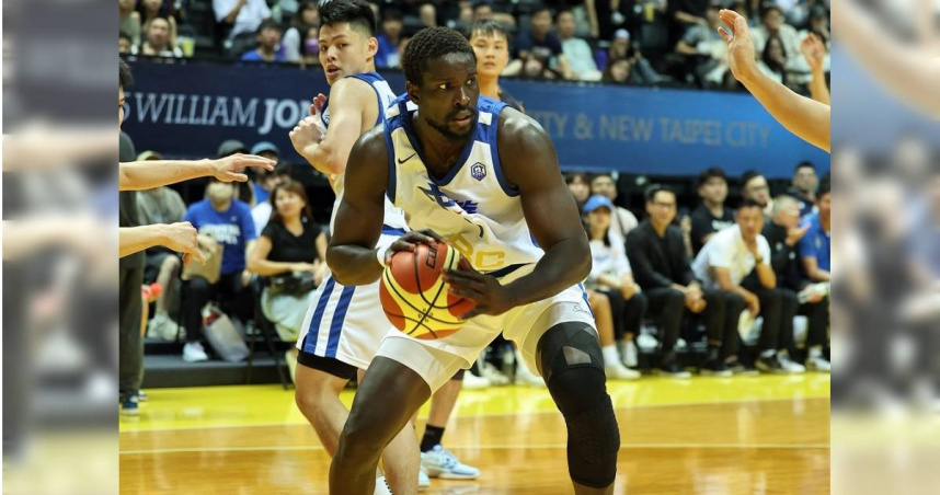 丁恩迪12日拿下12分、16籃板的雙十數據。（圖／中華籃協提供）