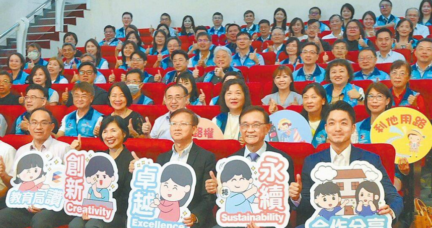 台北市近3年非屆齡退休校長計有34人，為鼓勵校長留任服務，北市教育局創全國之先，頒發久任獎章獎金。（圖／台北市教育局提供／中國時報邱芊台北傳真）