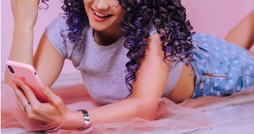 英國一名女子與男網友網戀15年，到頭來才發現自己的男友是同居女室友所假扮，身心靈近乎崩潰。（示意圖／Pixabay）