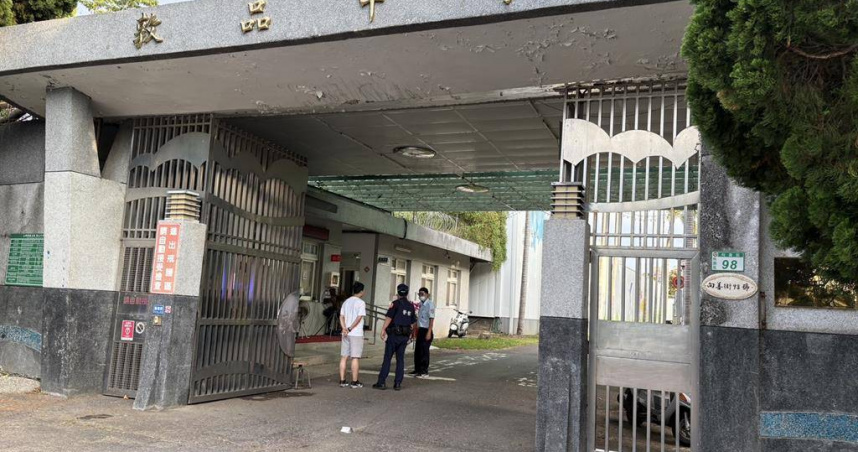法務部矯正署敦品中學7日晚間8點多，驚傳有1學生為幫同學出氣，竟以原子筆、熱水攻擊教導人員，導致1名教導人員臉劃傷、胸燙傷，目前住院治療中。（圖／中國時報蔡依珍攝）