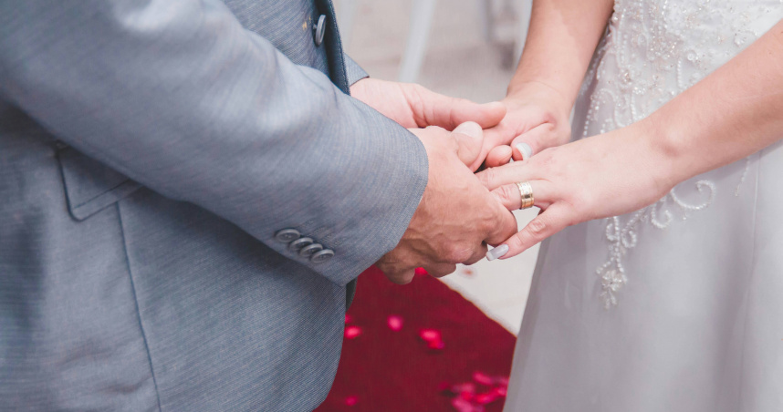 一名人夫感嘆，自己的2段婚姻差別很大，前妻動不動就嫌棄他，而現任則把他當寶。（示意圖／翻攝自unsplash）