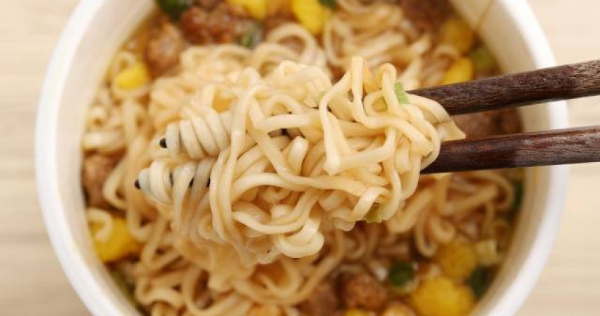 泡麵吃太多對身體有害。（示意圖／翻攝自photoAC）