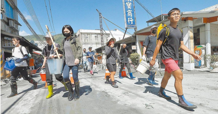 不少「鏟子超人」去救災。（圖／報系資料照）