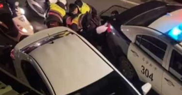 壓制拒檢少年警爆氣踹頭 影片曝光員警下場…