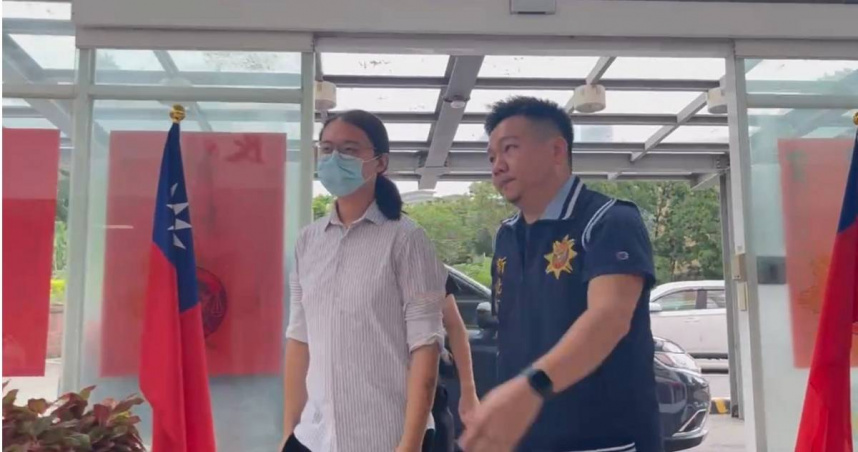 律師孫全平涉嫌洩密，12日遭新北市刑大帶回偵訊。（圖／陳柔瑜攝）