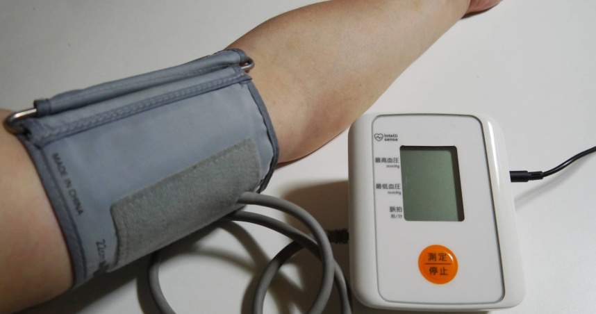 林軒任表示，夜間血壓無法下降會增加腦中風、心肌梗塞等風險。（示意圖／photoAC）