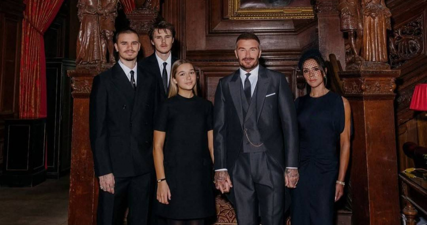 貝克漢（右2）的20歲兒子（左2）被吊銷駕照。（圖／翻攝自Instagram@davidbeckham）