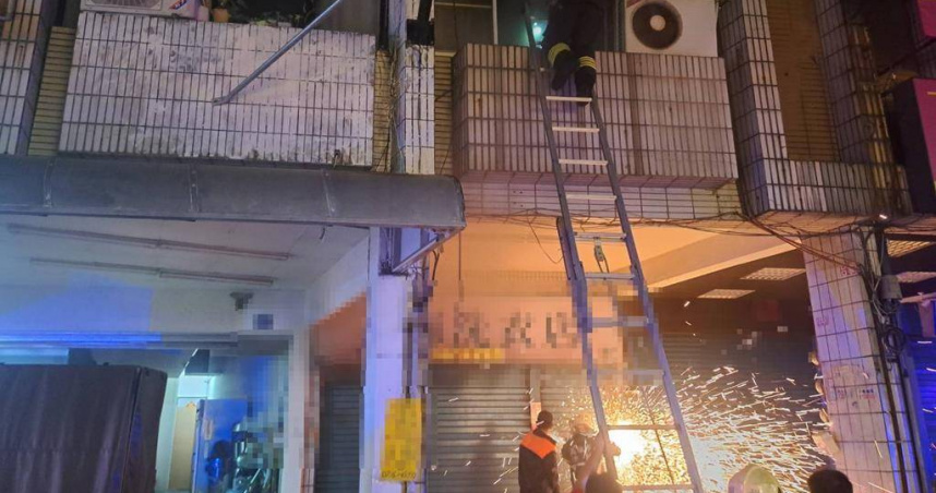 母親才申請保護令，深夜民宅突陷火海。（圖 ／翻攝畫面）