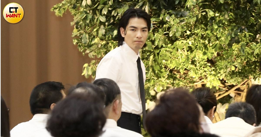 蕭敬騰現身岳父的追思會。（圖／侯世駿攝）