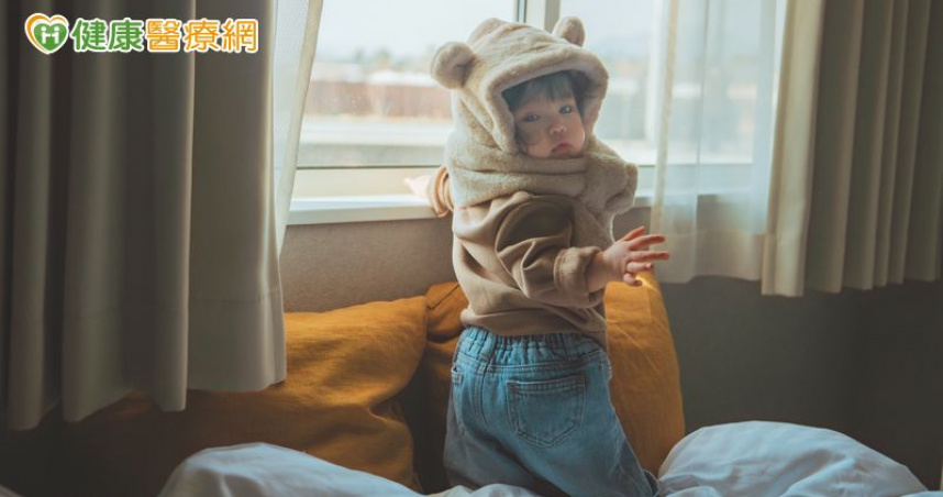 孩子手腳冰冷先別著急添衣！醫教「摸2部位」判斷更準　這情況剛好夠暖