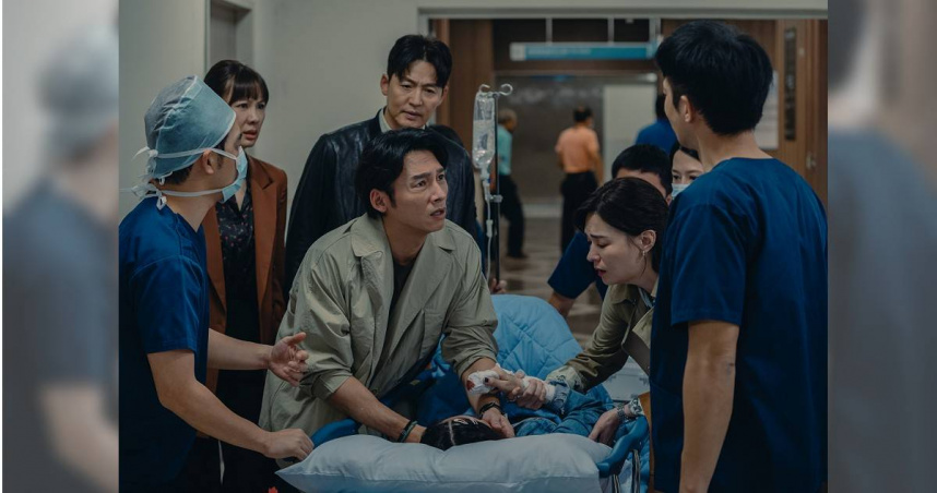 《整形過後》李曼唯「Emma」斷指，最強醫療團隊緊急動手術。（圖／六魚文創）