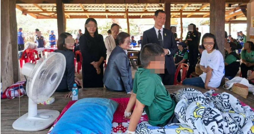 泰國一名10歲男童參加學校童軍營，卻遭高年級學生欺負，下體重傷，導致被迫摘除其中一側睪丸。（圖／翻攝自臉書／สพป.สกลนคร เขต 1）