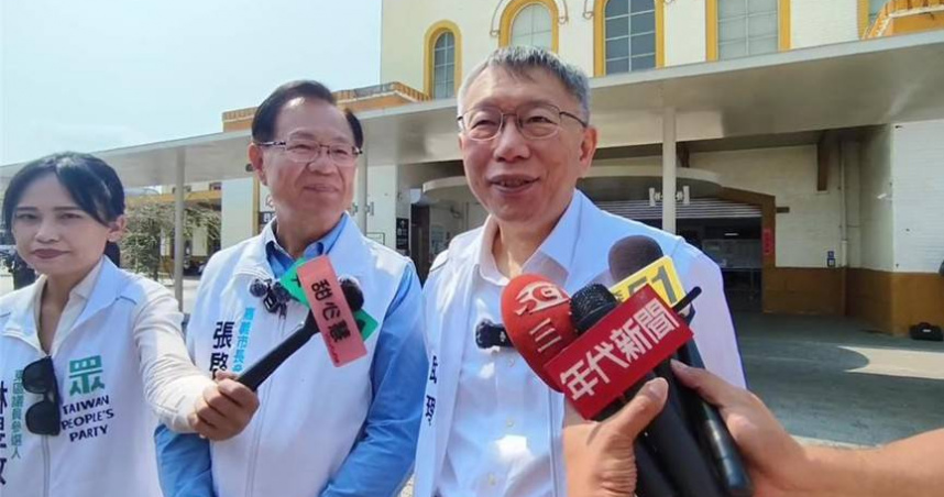 民眾黨主席柯文哲陪同嘉義市長參選人張啓楷掃街，並接受媒體聯訪，談藍白合與跨黨站台議題。（圖／報系資料庫）