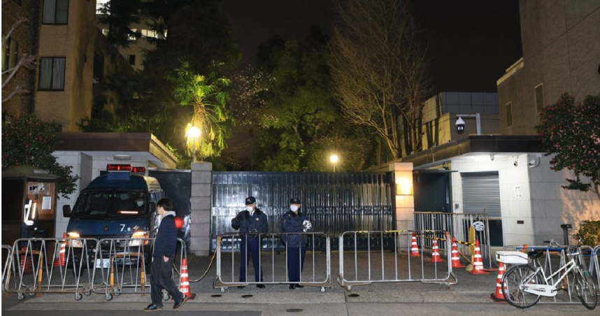 日本一名陸上自衛隊員闖進位於東京的中國大使館，日本當局已加派警力駐守。（圖／達志／美聯社）