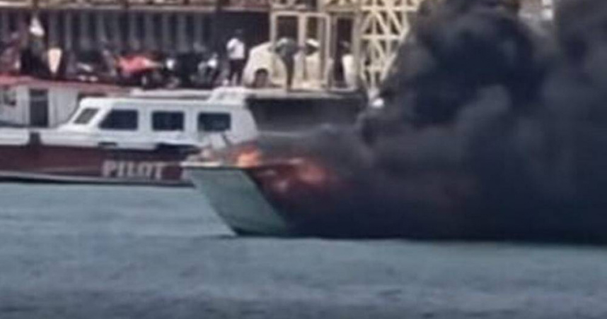 泰國觀光勝地普吉島今（6）日傳出有一艘停靠碼頭的快艇突然爆炸，目前造成5人受傷送醫，還有1名男子下落不明。（圖／翻攝自khaosod）