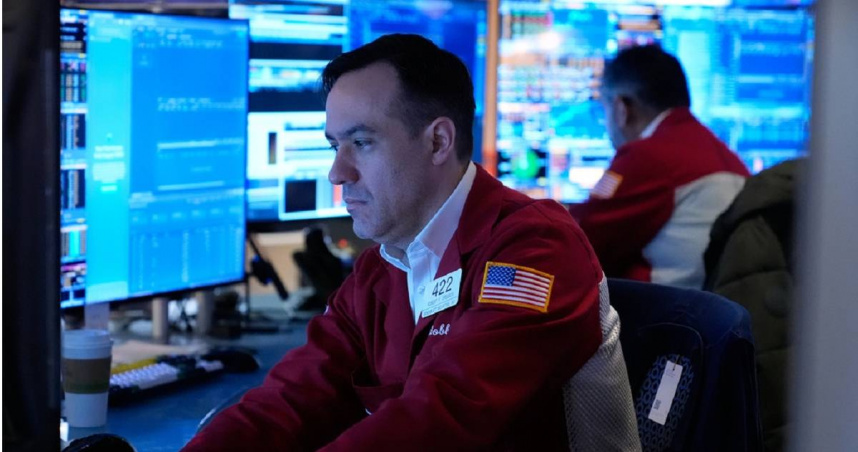 道瓊工業指數大漲超過1300點，漲幅達2.85%，創下自2025年4月以來最佳單日表現。（圖／達志／美聯社）