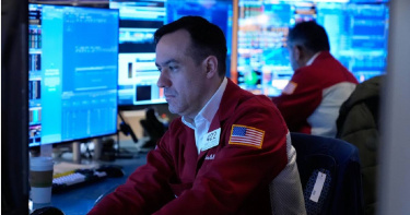 道瓊工業指數大漲超過1300點，漲幅達2.85%，創下自2025年4月以來最佳單日表現。（圖／達志／美聯社）