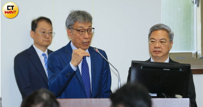 農業部長陳駿季（圖）強調台灣花生要打價值戰。（圖／周志龍攝）