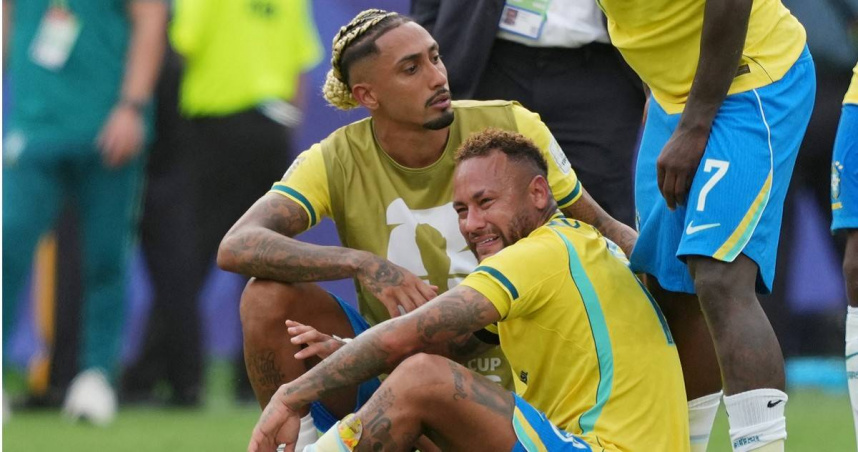 巴西本屆世界盃遭挪威淘汰後，內馬爾（Neymar）在場上痛哭。（圖／達志／路透社）