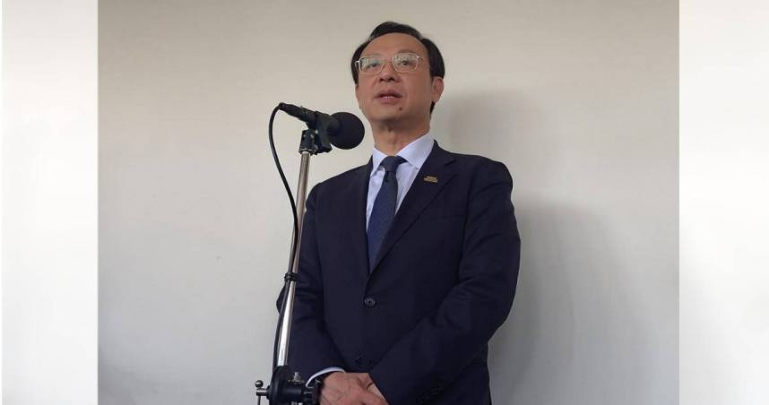 北市爆出社工涉嫌利用監護職務詐取長者財產，衛福部長石崇良提醒，獨老訪查人員不會索取存摺、印章及帳號。（圖／報系資料照）