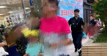 瑞芳分局偵查隊長遭控泳池壓男童往水裡壓 警官喊冤:孩子先遭男童持水槍浮板攻擊