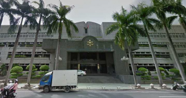19歲屁孩無照上路!害慘女老師「左手臂殘廢」判賠219萬