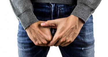 男搭北捷「手伸進褲檔」連摸三站 人母急拉走小孩痛斥「是有多癢」