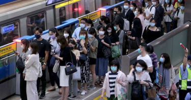 快訊/北捷疑列車異常不載客 板南線龍山寺站擠爆
