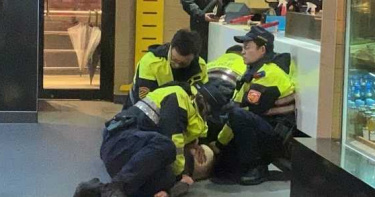 兩幫醉客麥當勞內大打出手 鬧事男遭警壓制