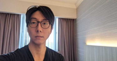 隔離7天期滿!吳崢終於回家了 臉書貼「雨中濕身照」曝超爽心境