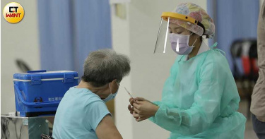 82歲翁打完疫苗發燒!隔天「爆吐癱軟」今不治 媳婦淚曝:隔著電話喊救命