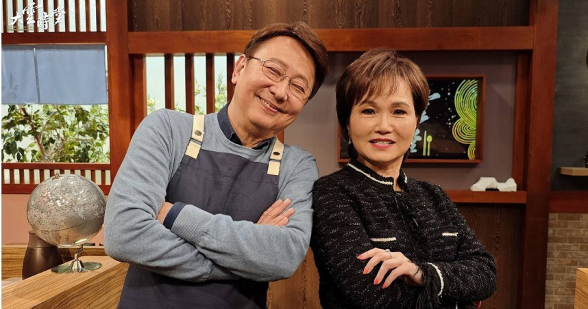 李四端（左）、沈春華（右）在《大雲時堂》節目中大聊主播往事。（圖／八大提供）