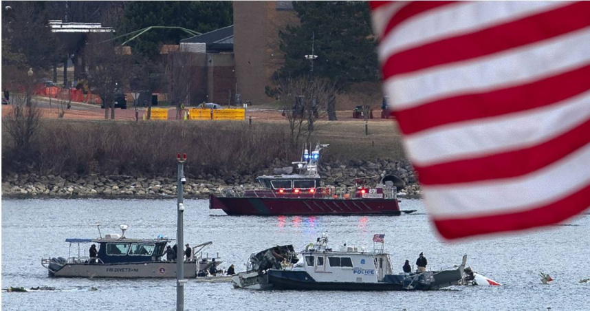 美國華盛頓特區（Washington D.C.）發生2架飛機相撞事故，機上共67人全數罹難，現場救援工作仍在進行中。（圖／達志／美聯社）