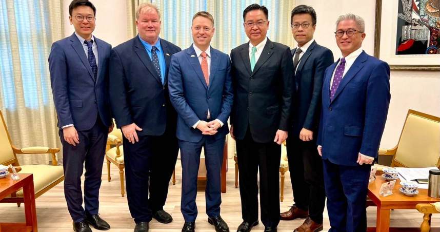 國安會秘書長吳釗燮在國安會諮詢委員黃重諺、副秘書長徐斯儉、林飛帆以及外交部北美司副司長焦國祐均陪同下會見博明。（圖／國安會提供）