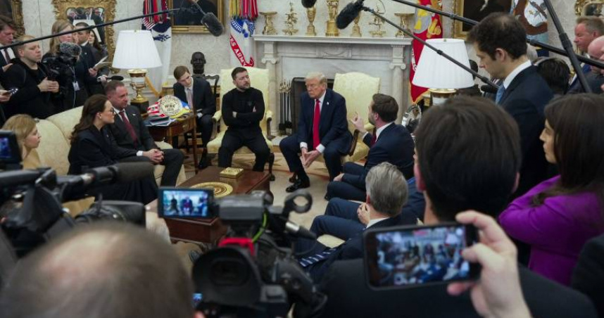 美國總統川普（左）和烏克蘭統澤倫斯基（右）在白宮因俄烏戰爭議題爆發激烈爭吵。（圖／達志／美聯社）