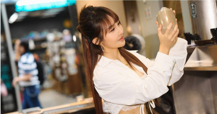 張若凡演出短劇集《星期三女友》。（圖／索尼音樂提供）