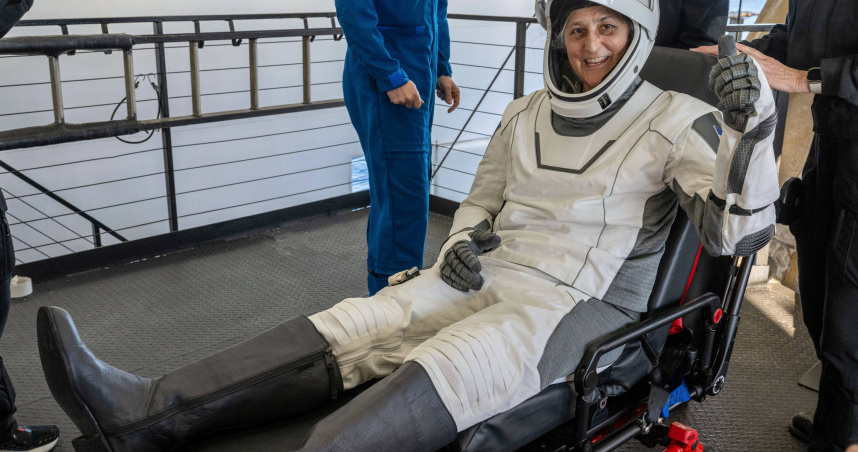 太空人魏摩爾（Butch Wilmore）與威廉斯（Suni Williams）結束因故滯留太空長達9個月的經歷。（圖／達志／美聯社）