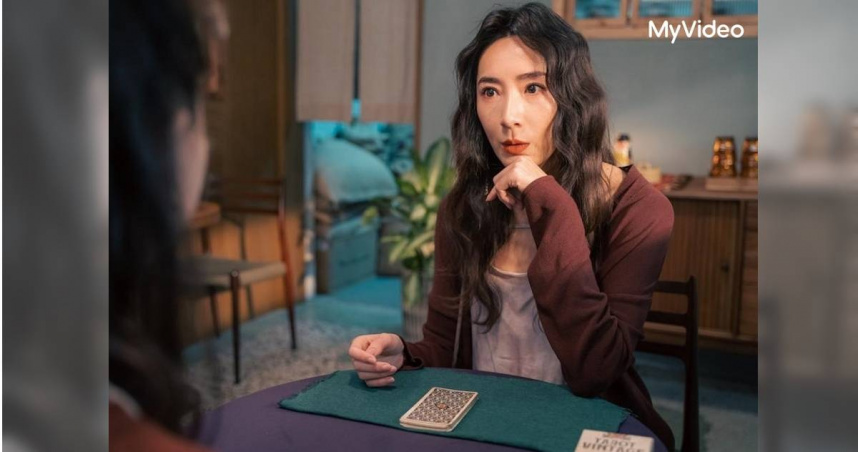 隋棠不小心仆街，仙女形象全毀。（圖／台灣大哥大MyVideo提供）