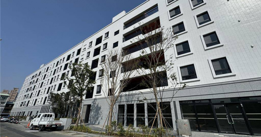 台南首批社宅招租半個月來，178戶吸引2242件申請，其中又以宜居成功最搶手，已有1463件送件。（曹婷婷攝）