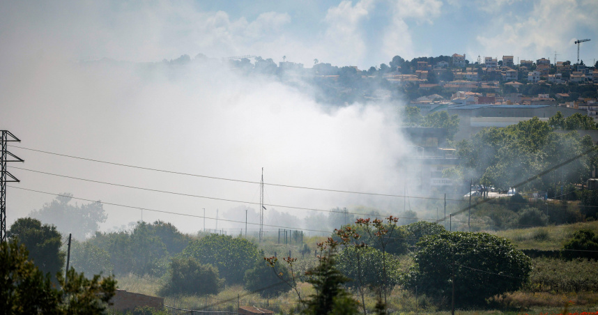 巴塞隆納南部工業區的火災釋放出大量有毒氯氣。（圖／達志／美聯社）