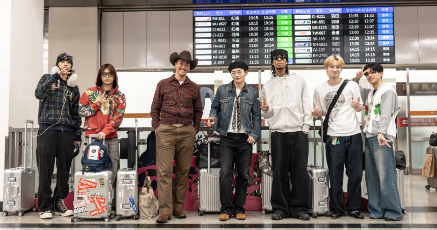 PSYCHIC FEVER相隔一年再度訪台,左起WEESA、半田龍臣、劍、中西椋雅、JIMMY、渡邊廉、小波津志。(圖/LDH愛夢悅提供)