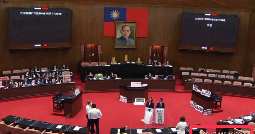 法務部前部長蔡清祥澄清，2021年9月17日當天是立法院院會，他（左側紅框處）整天都在立法院備詢，有照片爲憑。（圖／蔡清祥提供）